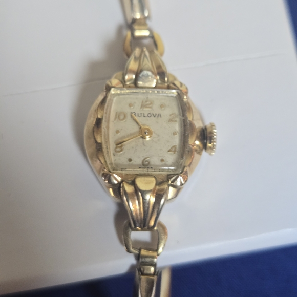 Bulova Women's Gold Watch Vintage - Picture 2 of 4